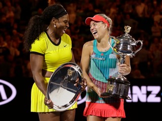 Angelique Kerberová (vpravo) zdolala Serenu Williamsovú na Australian Open. 