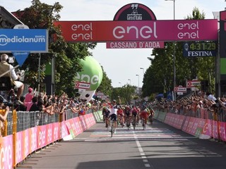 Favoriti v závere zaváhali, sedemnástu etapu Gira vyhral Kluge