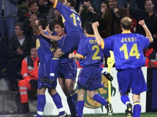 Jeden z najpamätnejších večerov klubovej histórie napísali hráči Alavésu v Dortmunde. Vo finále Pohára UEFA síce prehrali napokon s Liverpoolom, no ich zápas patrí aj po  15 rokoch medzi futbalové klasiky. 