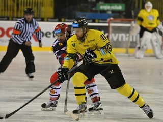 Rastislav Konečný (v žltom drese).