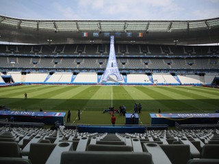 Stade de France v Paríži bude dejiskom prvého zápasu v piatok 10. júna. 