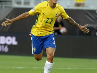 Brazílčan Coutinho strelil hetrik.