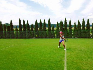 Linettová už dva týždne trénuje na trávnatom povrchu.
