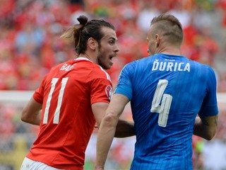 Slovenský stopér si myslí, že minimálne Gareth Bale mal vidieť žltú kartu. 