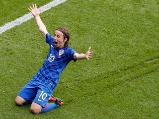 Luka Modrič oslavuje jediný gól zápasu.