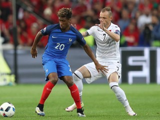 V základnej zostave Francúzska nastúpil aj mladík Kingsley Coman (vľavo). Paul Pogba naopak nie.