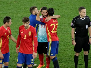 Španieli spečatili postup do osemfinále, Turkov zdolali 3:0