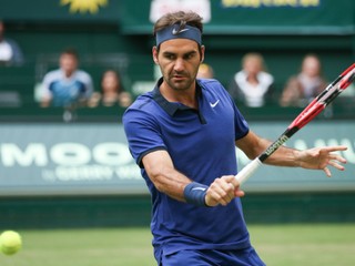 Roger Federer na o pätnásť rokov mladšieho súpera nestačil.