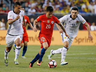 Charles Arangui (v strede) strelil prvý gól Čile.