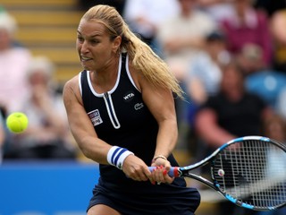 Dominika Cibulková bojuje v Eastbourne o postup medzi najlepšiu štvoricu.