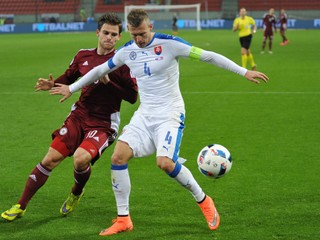 Valerijs Šabala (vľavo) si obliekol lotyšský reprezentačný dres aj v marcovom priateľskom zápase proti Slovensku.