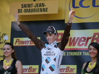 Vlani sa Romain Bardet tešil z triumfu v 18. etape.