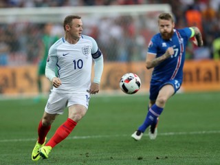 Wayne Rooney poslal Angličanov expresne rýchlo do vedenia. Albión však rovnako rýchlo o náskok prišiel.