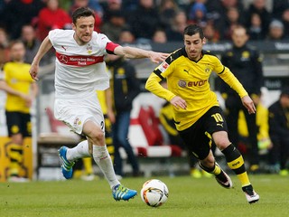 Henrich Mchitarjan (vpravo) si už v budúcej sezóne dres Borussie Dortmund zrejme neoblečie.