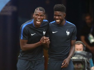 Prestúpi do španielskeho veľkoklubu. Mladík Umtiti (vpravo) je novou posilou FC Barcelona.