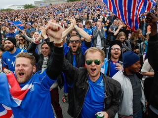 Island spôsobil aj doma futbalové šialenstvo.