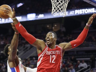 Dwight Howard (vpravo) si už dres Houstonu neoblečie.