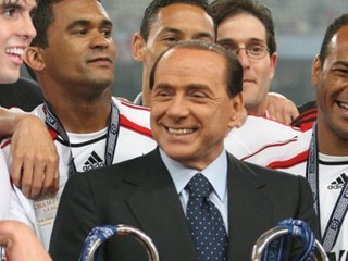 Berlusconiho éra skončila. AC Miláno odkúpili čínski investori