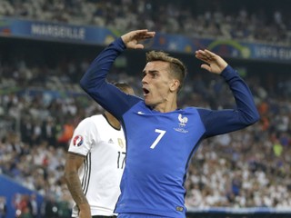 ANKETA: Francúzi skórovali po spornej penalte. Poškodil rozhodca Nemcov?