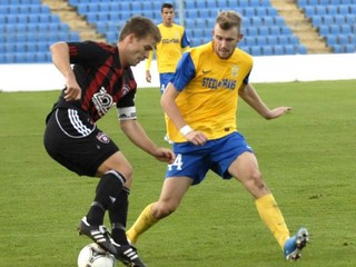 Juraj Hovančík. V košickom drese (vpravo) v zápase s Trnavou v sezóne 2012/13.