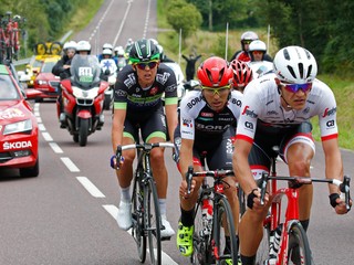 Aj dnes je v úniku Jasper Stuyven (na snímke úplne vpredu), ktorý bol v úniku už počas druhej etapy.