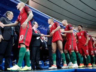 Futbalisti Portugalska si preberajú zlaté medaily.