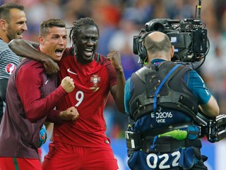 Ronaldo (vľavo) musel z finále odstúpiť predčasne. Eder zastúpil jeho úlohu hrdinu.