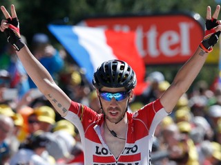 Froome bežal do kopca bez bicykla, De Gendt vyhral dvanástu etapu