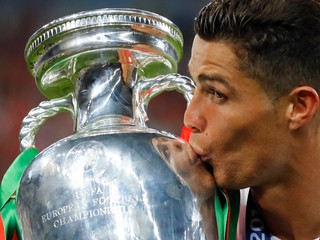 Cristiano Ronaldo priviedol Portugalsko ako kapitán k titulu majstrov Európy.