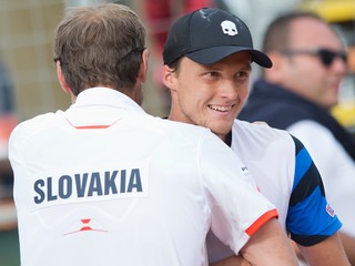 Jozef Kovalík slávi svoj úspech.