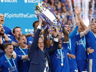 Futbalisti Leicesteru City obhajujú senzačný titul z minulej sezóny.
