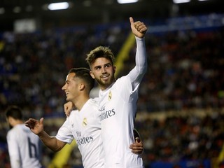 Zinedine Zidane ho viedol aj v rezervnom tíme Realu Madrid. Mayoral (vpravo) odchádza na hosťovanie do Nemecka.