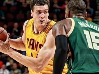 Má tridsaťjeden, získal titul v NBA a skončil