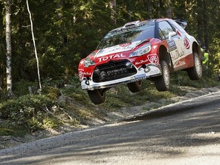 Britsko-írska posádka továrenského tímu Citroen Kris Meeke - Paul Nagle momentálne vedú Rely Fínska.
