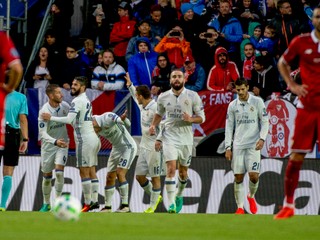 Hráči Realu Madrid sa tešia po góle Sergia Ramosa.