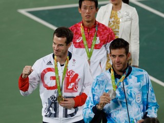 Zápas trval štyri hodiny. Murray ako prvý tenista obhájil zlatú olympijskú medailu