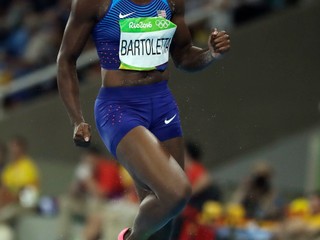Američanka Bartolettová je novou olympijskou víťazkou v diaľke žien. 
