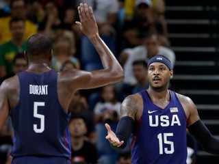 Carmelo Anthony a Kevin Durant. Dve osobnosti amerického tímu sa ho pokúsia priviesť k ďalšiemu zlatu.