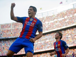 Vlaňajší najlepší strelec španielskej najvyššej futbalovej súťaže Luis Suarez začal novú sezónu vo veľkom štýle.