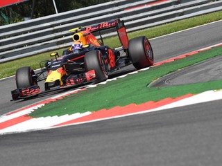 Max Verstappen dokazuje svoj ohromný talent.