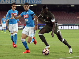Neapol s Hamšíkom zdolal AC Miláno 4:2, Kucka dostal červenú kartu