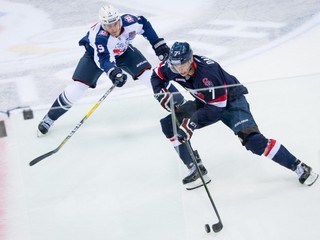 Marek Ďaloga (vpravo) si premiérovo obliekol dres Slovana.