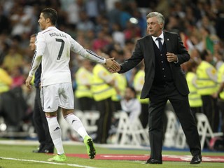 Carlo Ancelotti mal v Reale Madrid s hráčmi veľmi dobrý vzťah.