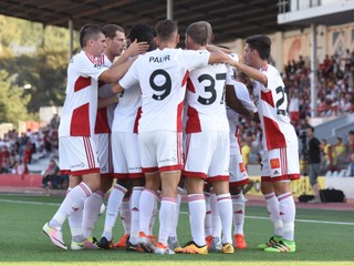 V televíznom prenose by sa mali predstaviť futbalisti úradujúceho majstra AS Trenčín. Ich súperom bude Tatran Prešov.