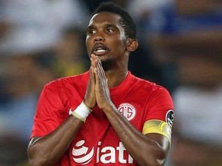 Sťažoval sa na rasizmus. Známeho futbalistu vyradili z kádra