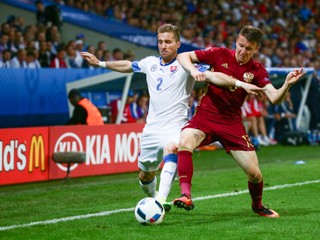 Peter Pekarík (vľavo) je oporou slovenskej reprezentácie. Za národný tím hral aj na európskom šampionáte vo Francúzsku.