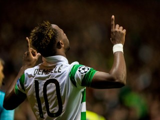 Moussa Dembele strelil Manchestru City dva góly.