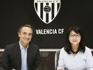 Valencia má nového trénera, povedie ju Prandelli