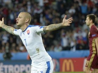 Vladimír Weiss sa teší z gólu na ME v zápase proti Rusku.