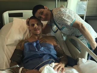 Mal zlomený nos. Škrtel už je po operácii